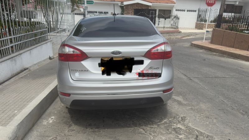 Ford fiesta titanium - imagen secundaria 2