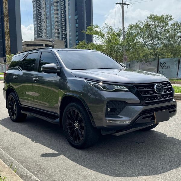 Toyota Fortuner 2021 diesel - imagen secundaria 2