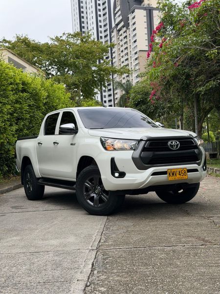 Toyota Hilux 2021 diesel automática - imagen secundaria 1