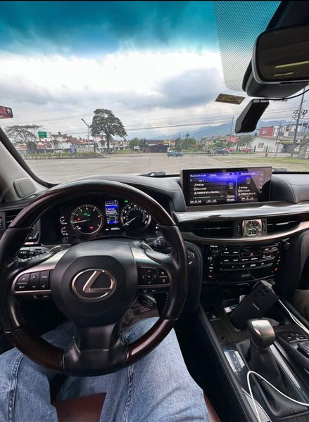 LEXUS LX570 SUPER SPORT BLACK EDITION S 2017 - imagen secundaria 2