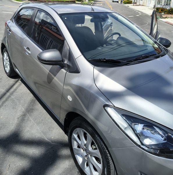Mazda 2 2015 Mecánico  74 mil km  Excelente Estado  Bogotá - imagen secundaria 2