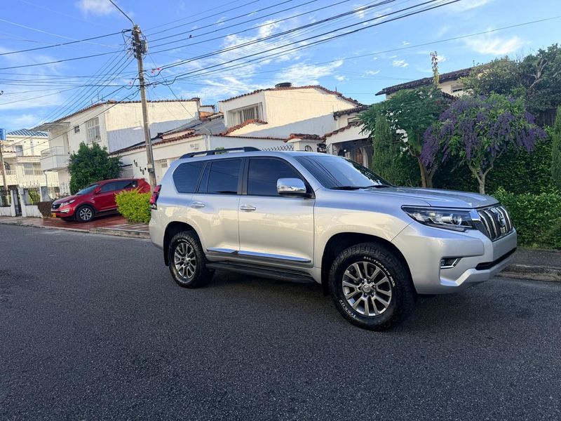 Toyota Prado TXL 2022 - imagen secundaria 2