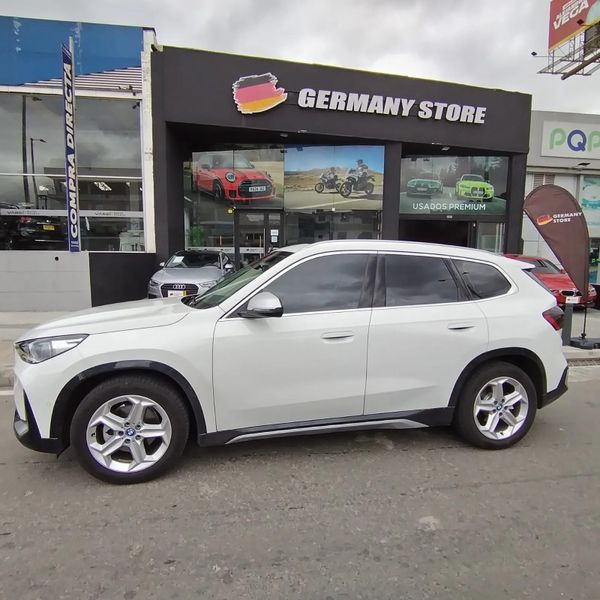 Bmw Ix1 Edrive20 Electrico 2024  8.300 km - imagen secundaria 1