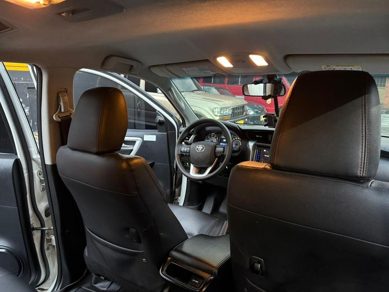 Toyota Fortuner 2.4 Diesiel Street At 7as - imagen secundaria 1