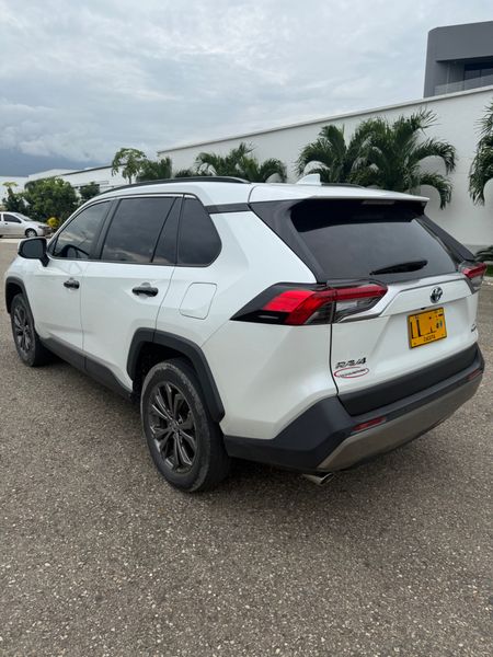 Toyota Rav4 LIMITED HIBRIDA - imagen secundaria 2