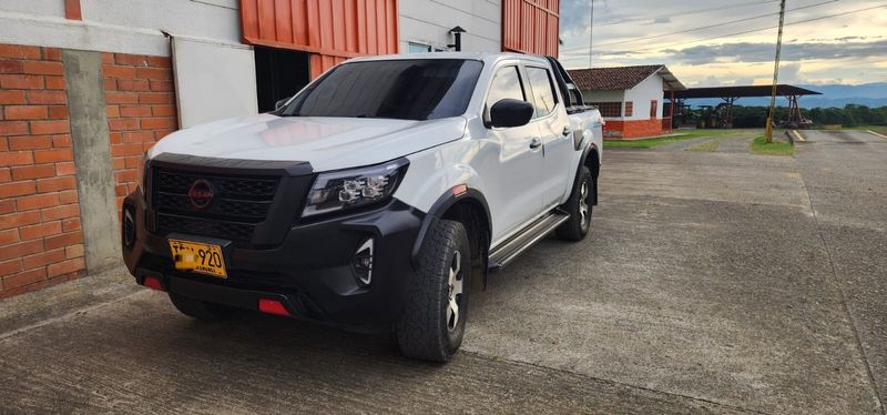 Nissan Frontier 4x4 Diesel - imagen secundaria 2