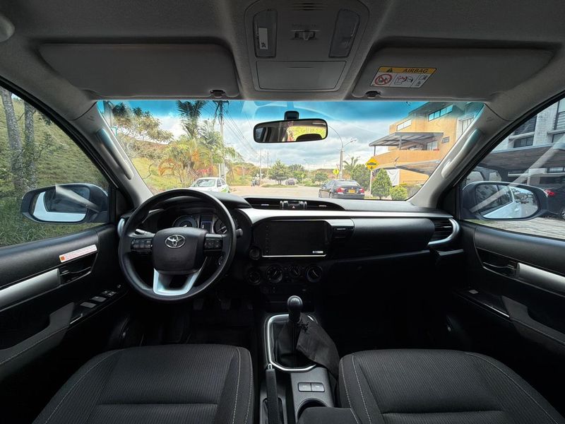 Toyota Hilux 2.4 MT 2026 - imagen secundaria 1