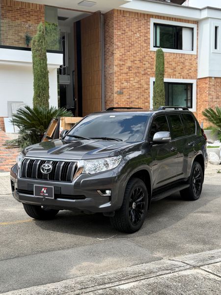 TOYOTA PRADO TXL  2021  4.0 GASOLINA  4x4 - imagen secundaria 2