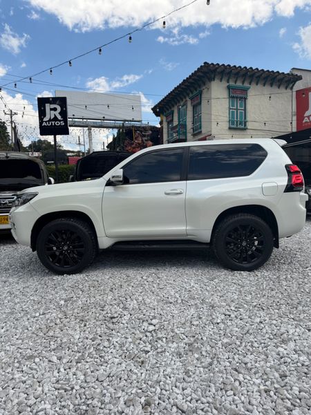 TOYOTA PRADO SUMO 2011 - imagen secundaria 2