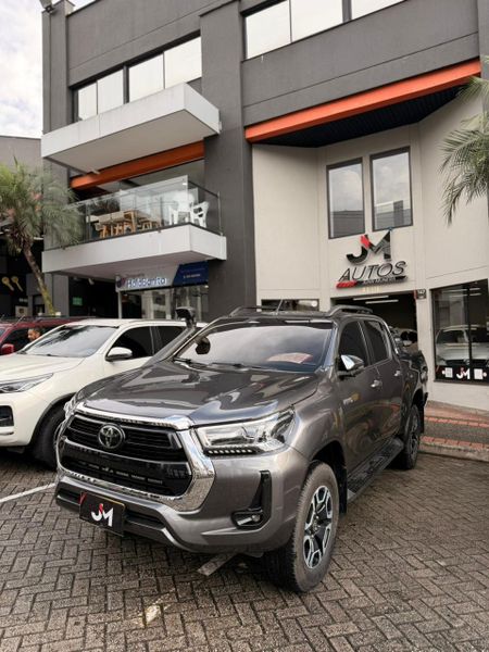 TOYOTA HILUX SRX 2023 2.8 DIESEL - imagen secundaria 1