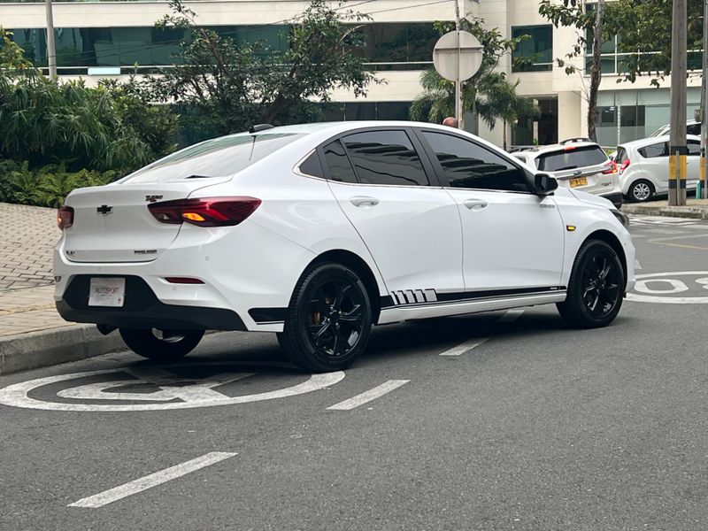 Chevrolet Onix Premier Sedan 2022 - imagen secundaria 2
