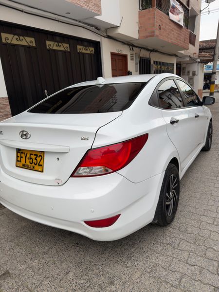 Hyundai i25 Sedán 2017 - 83.932 Km - imagen secundaria 2