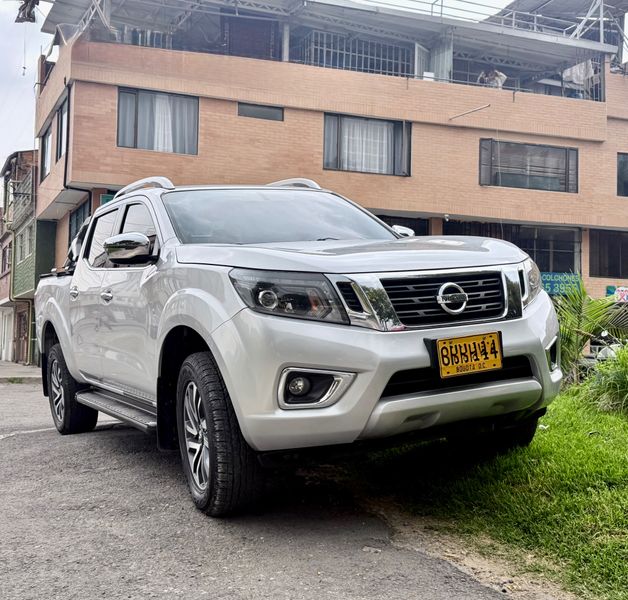 Nissan Frontier LE 2020 4x4 Diésel Automática  Full Equipo - imagen secundaria 1