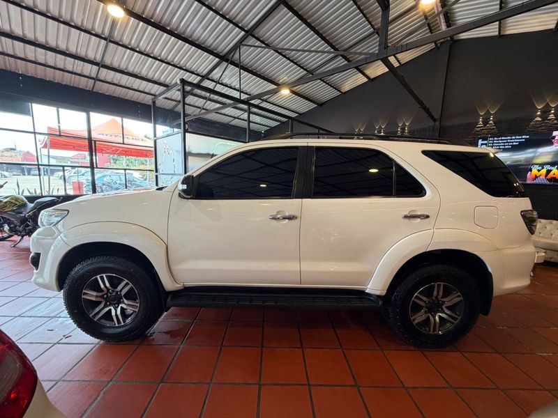 Toyota Fortuner 2.7cc gasolina 4x2 Automática 2014. - imagen secundaria 1