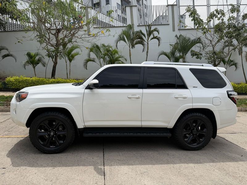 Toyota 4Runner SR5 2021 blindaje 2 - imagen secundaria 2