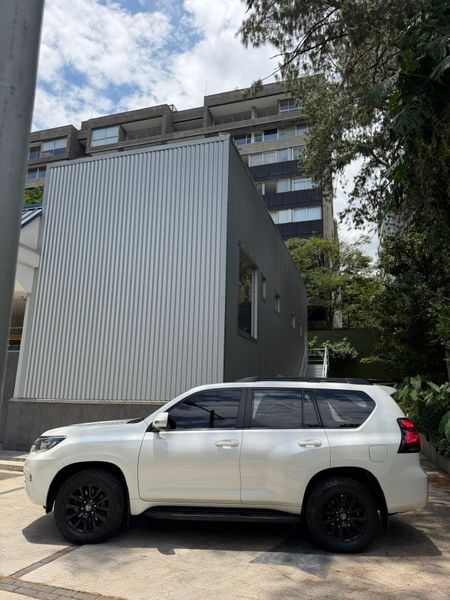 Toyota Prado TXL 3.0cc Blindaje 2 plus reforzado - imagen secundaria 1