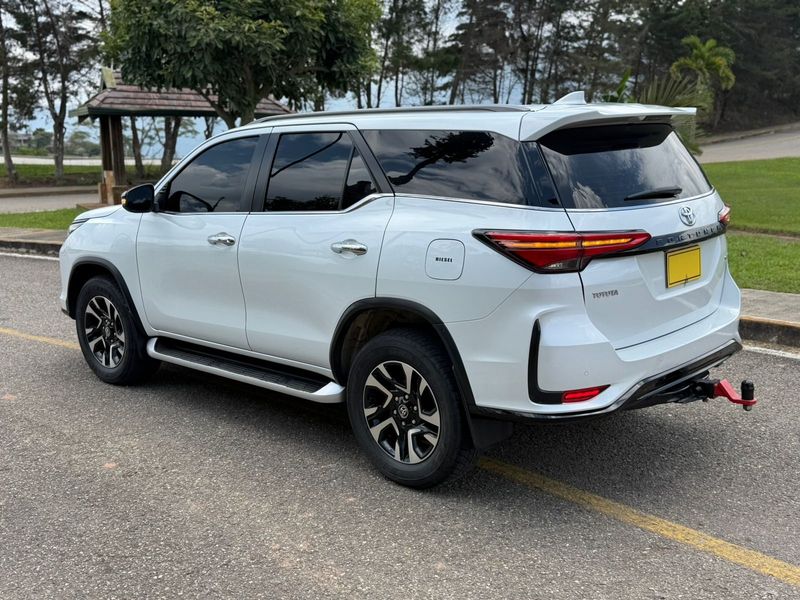 Toyota Fortuner SRV Diamond  2024 - imagen secundaria 2