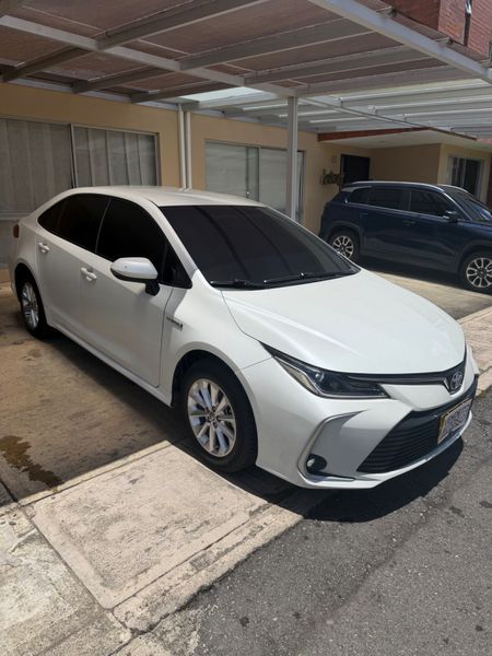 TOYOTA COROLLA XEI HYBRID 2021 60.000KM - imagen secundaria 1