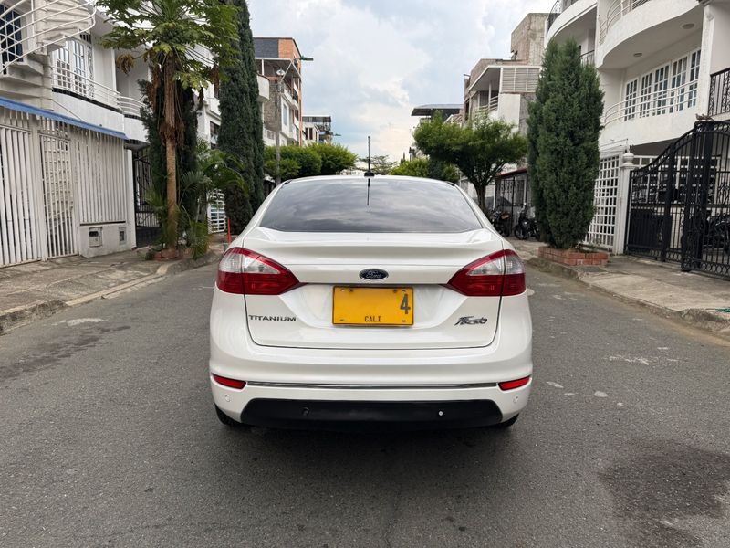 Ford Fiesta Titanium 2017 - imagen secundaria 1