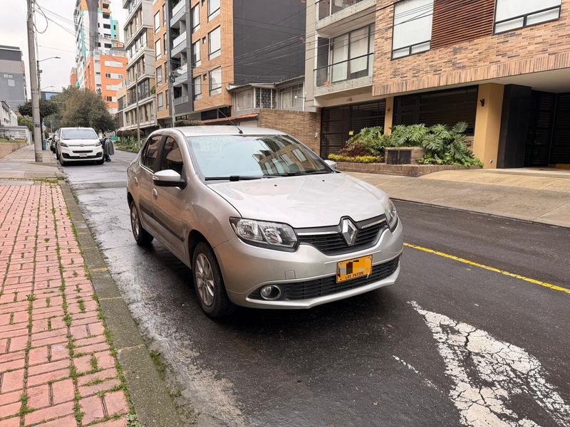 Renault Logan Privilege 2017 versión full equipo.