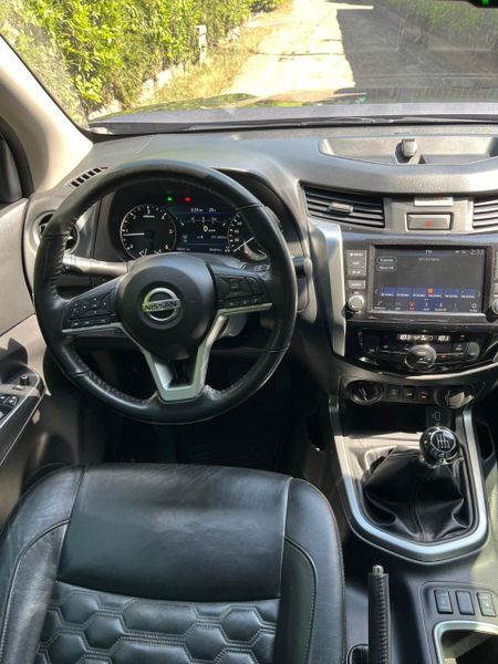 Nissan Frontier LE - imagen secundaria 2