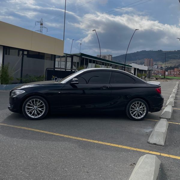 Bmw Serie 2 2.0 220i F22 Coupe - imagen secundaria 2
