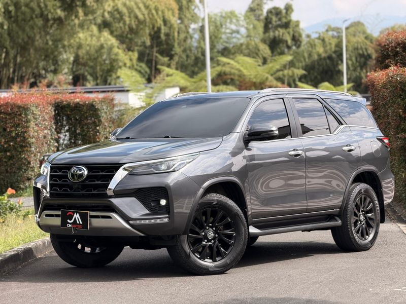 Toyota Fortuner 2023 SRV - imagen secundaria 2