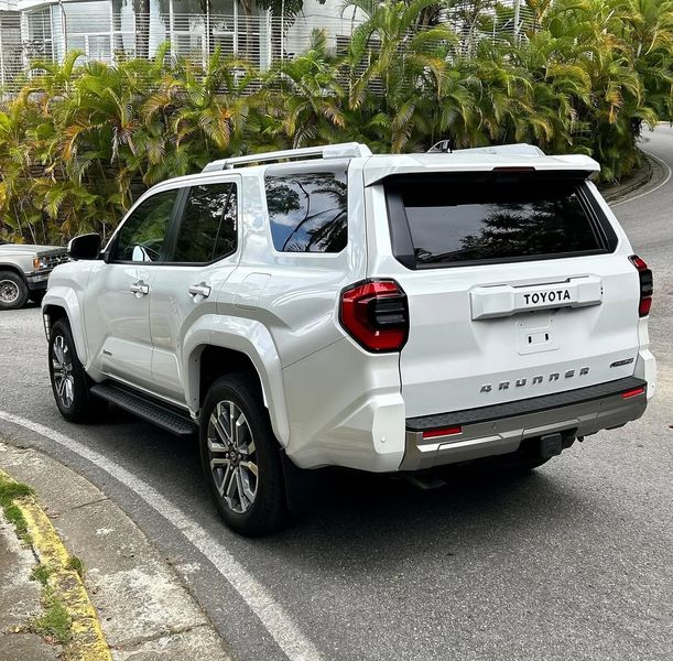 Toyota 4runner Limited 2026 NO PERMUTA - imagen secundaria 2