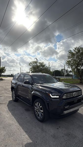 Toyota 4Runner Limited Híbrido - imagen secundaria 1