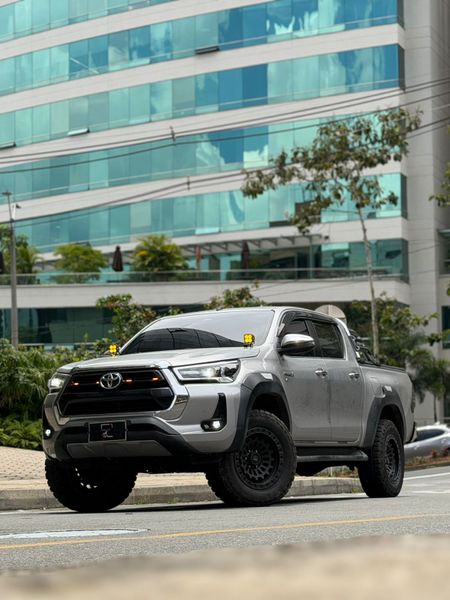 Toyota Hilux SRX 4.0cc - imagen secundaria 2