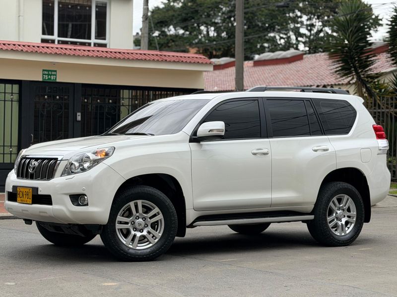 Toyota Prado VX 2013 3.0 Diésel 4x4 Segundo Dueno - imagen secundaria 1
