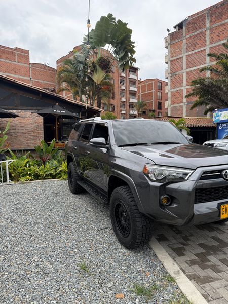 Toyota 4 Runner 2020 - imagen secundaria 1