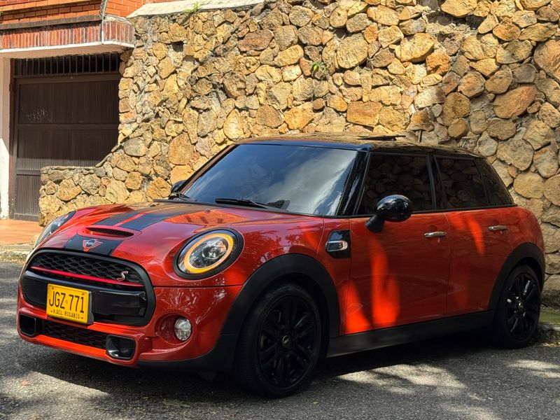 Mini Cooper S 2019 5 2.0 TwinPower turbo 5 puertas - imagen secundaria 2