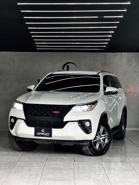 TOYOTA FORTUNER SW4 - imagen secundaria 1