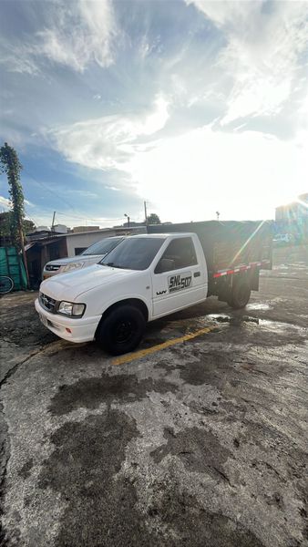 Chevrolet Luv en estacas 2005 Diesel - imagen secundaria 1