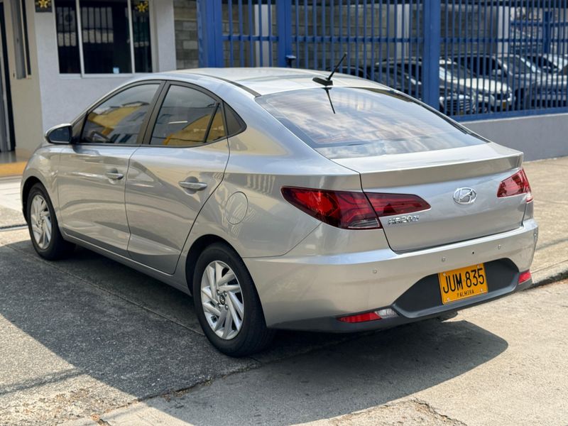 Hyundai Accent modelo 2022 Automático - imagen secundaria 2
