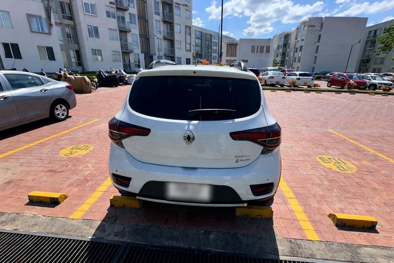 Renault Sandero Stepway Intens MT - imagen secundaria 2