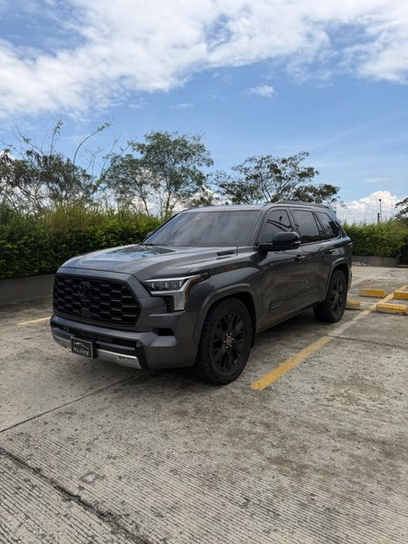 Toyota Sequoia Capstone Híbrida - imagen secundaria 2