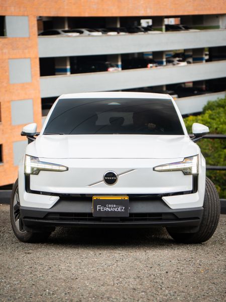 Volvo EX30 2025 - imagen secundaria 1