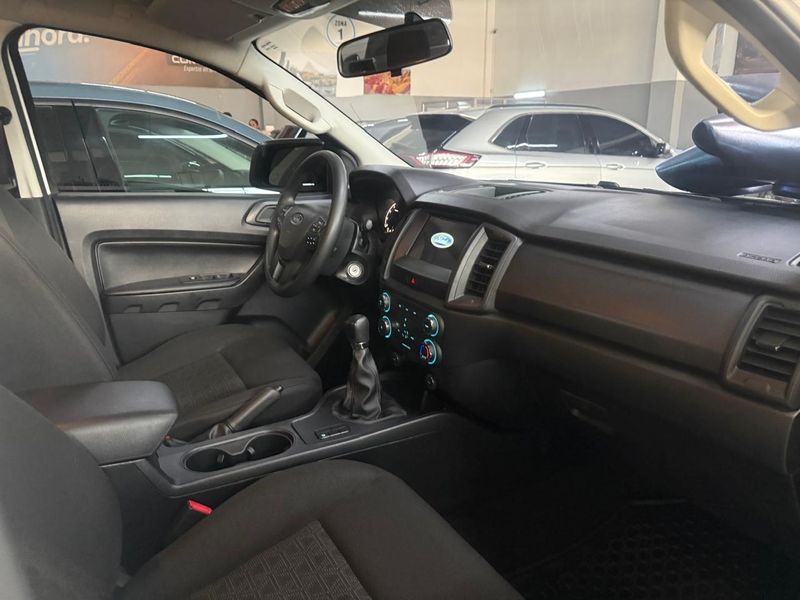 VENDO FORD RANGER XLS DOBLE CABINA - imagen secundaria 1