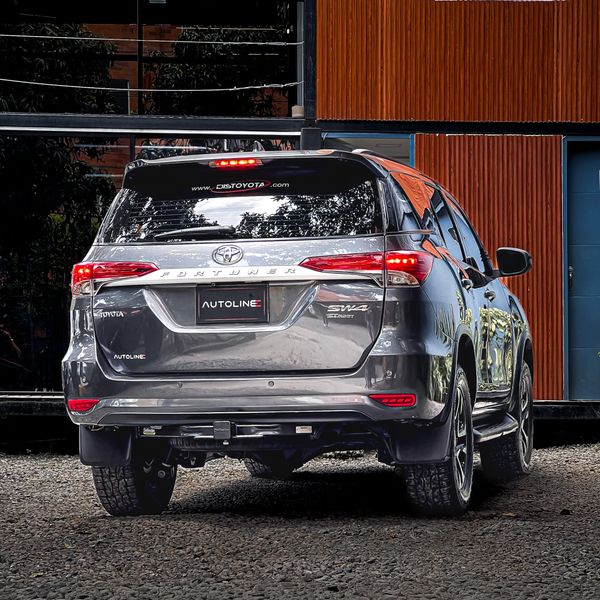 Toyota Fortuner SR 2.4 2020 - imagen secundaria 2