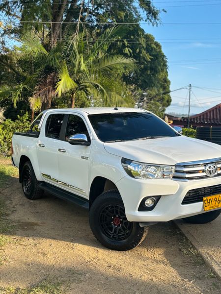 TOYOTA HILUX 2018 DIÉSEL - imagen secundaria 2