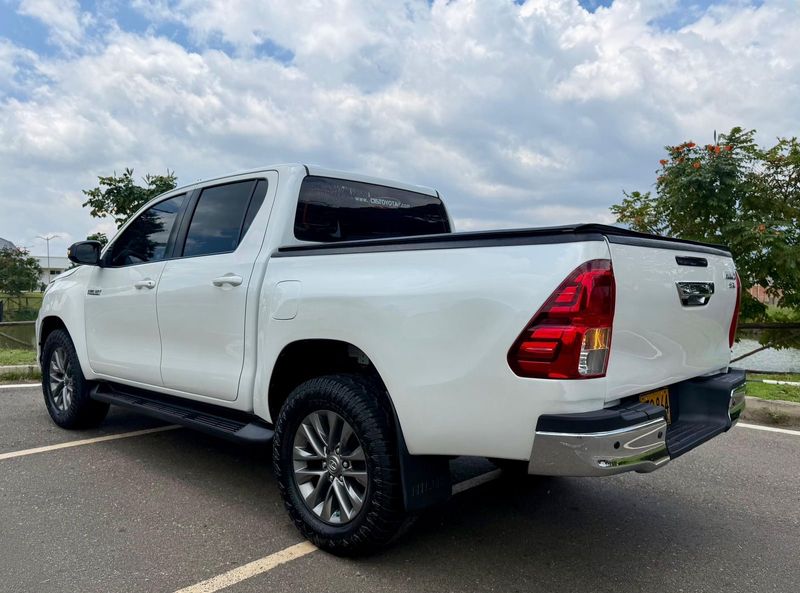 Toyota Hilux SRV 2019 - imagen secundaria 2