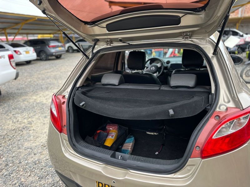 Mazda 2 Modelo 2011 - imagen secundaria 1