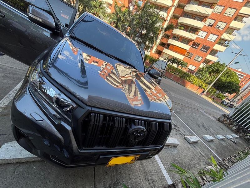 TOYOTA PRADO VX BLINDADA GASOLINA - imagen secundaria 1