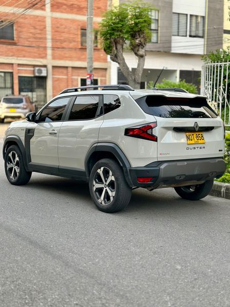Renault Duster E-Tech 2026 híbrida 4x4 - imagen secundaria 2