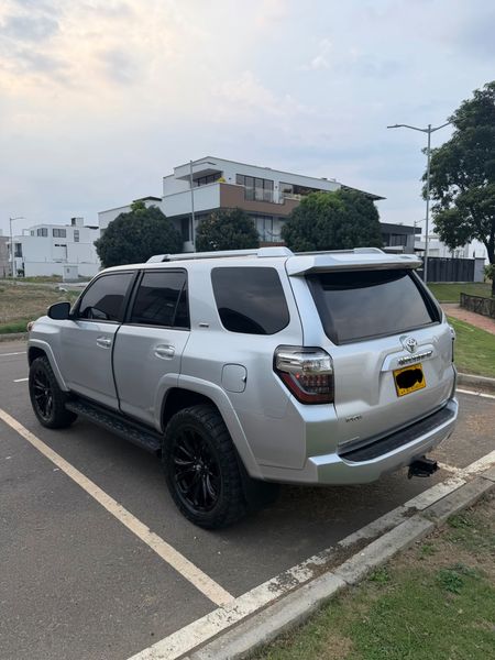 Toyota 4RUNNER SR5 BLINDAJE 2 plus - imagen secundaria 2