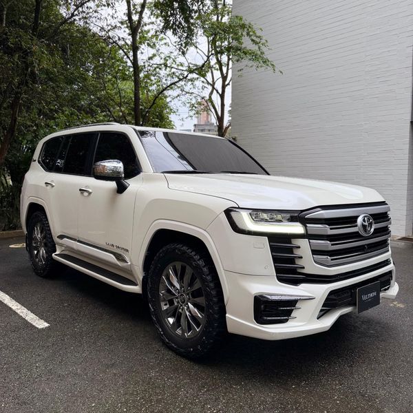 TOYOTA LAND CRUISER LC300 VXR - imagen secundaria 1