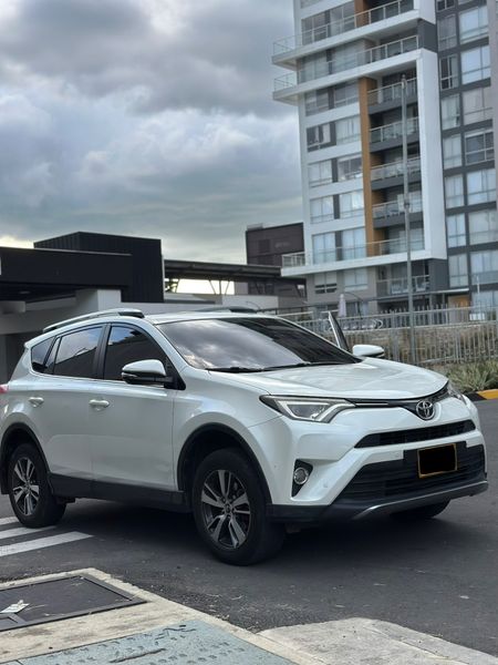 TOYOTA RAV 4 - imagen secundaria 1