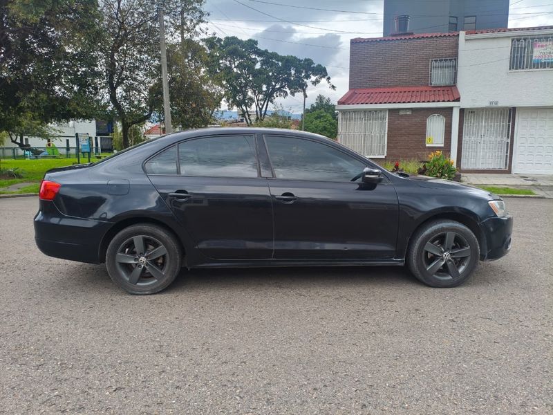 Volkswagen Jetta Trendline 2.0 TP 2014 - imagen secundaria 2